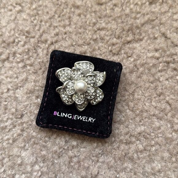 Bling Jewelry Sparkling Silver Flower Brooch with Pearl - Picture 3 of 7